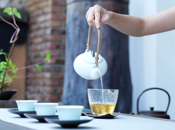 一间茶室，繁华市隐