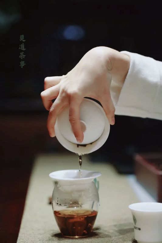 从一杯茶中，便见人生的欢好