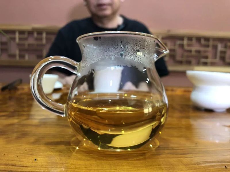 老徐鉴茶：这款白茶出水味，涩底重！是原料不好还是工艺有问题？