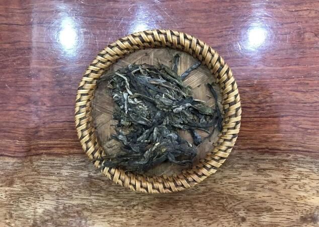 老徐鉴茶：这款2023年的老班章苦底寡，涩难化，是原料不行还是工艺有问题？