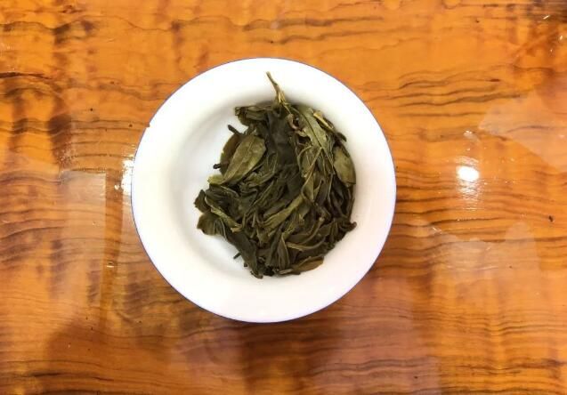 老徐鉴茶：这款2023年的老班章苦底寡，涩难化，是原料不行还是工艺有问题？