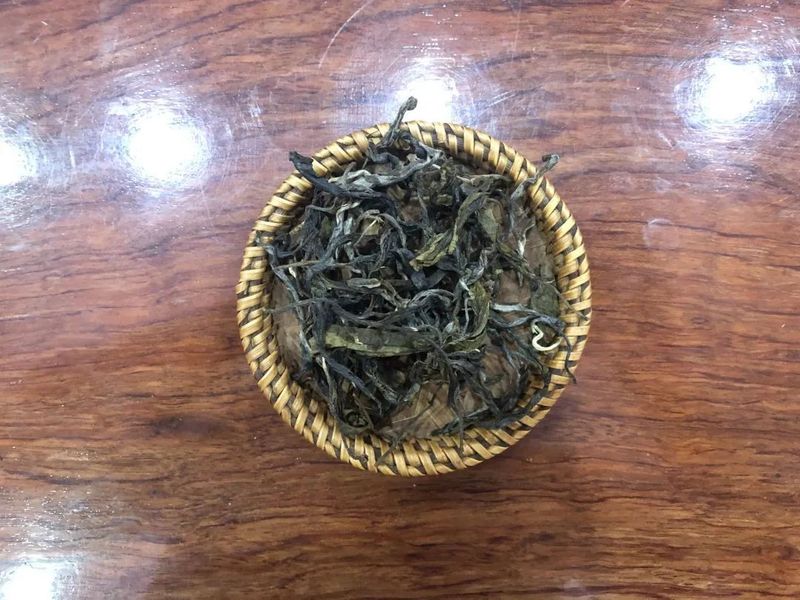 老徐鉴茶：汤水细，回甘强，野味足！这款薄荷塘二类头春茶值得收藏！