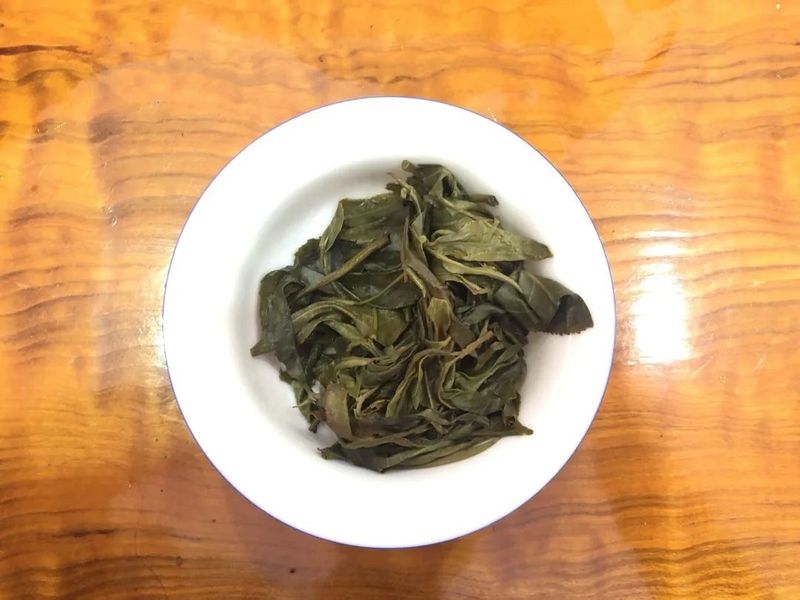 老徐鉴茶：汤水细，回甘强，野味足！这款薄荷塘二类头春茶值得收藏！