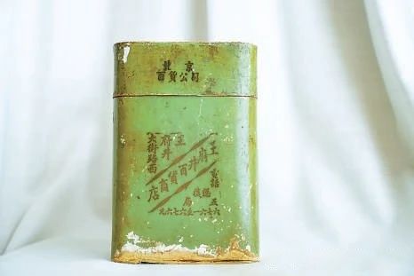 器物非金玉 品洁自生华：茶叶罐的百年图景