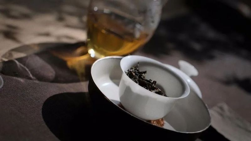 一间茶室，繁华市隐