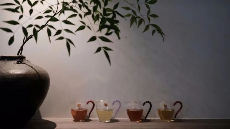 一间茶室，繁华市隐